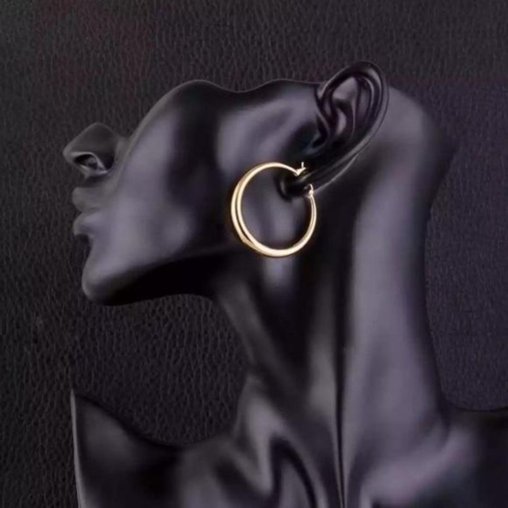 New 18K Yellow Gold 1.5” Round Hoops Earrings - Picture 4 of 4
